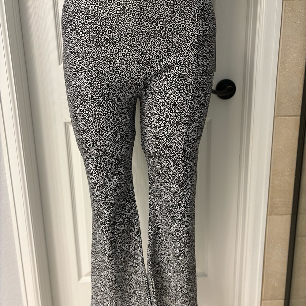 Slim Factor by Investments Capri pants